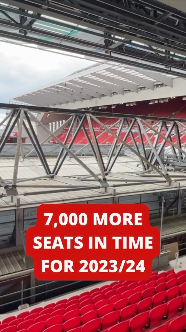 Suasana di Tapak Pembinaan Pembesaran Anfield Road Stand.

Pembinaan Anfield Road Stand sedang berlangsung dengan pesat sekarang ini. Sebanyak 7000 tempat duduk baru akan ditambah, menjadikan saiz keseluruhan Anfield menjadi 61,000 tempat duduk.

Stadium ini akan siap sepenuhnya dan akan dapat digunakan bermula musim 2023/24, namun pihak Liverpool FC telah pun mengemukakan permohonan kepada Liga Perdana Inggeris agar mereka boleh memulakan musim depan di stadium away bagi memastikam persiapan sepenuhnya tempat duduk baru ini.

Sepertimana pembesaran Main Stand beberapa tahun lalu, penggunaan stadium tidak terjejas sepanjang musim ini dan koordinasi pembinaan ini sangat dikagumi banyak kelab-kelab Eropah.
