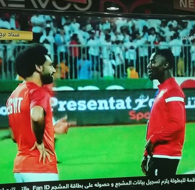 Mohamed Salah dan Naby Keita saling bertegur sapa semasa perlawanan persahabatan menjelang Africa Cup of Nations