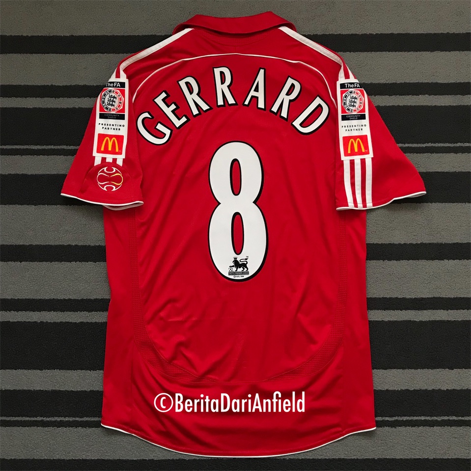 Jersi kali terakhir Liverpool bertanding dan memenangi FA Community Shield pada 2006.